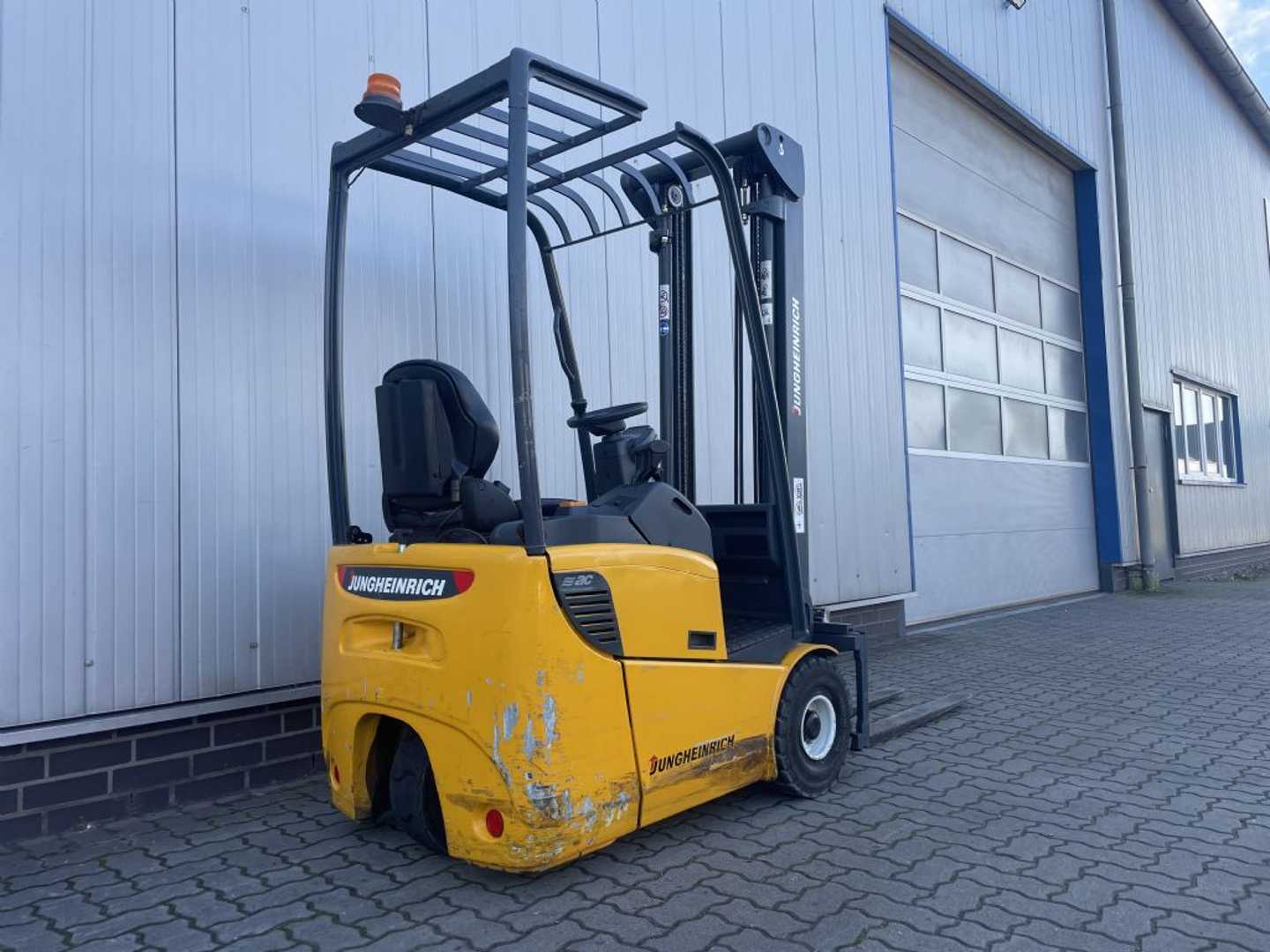 Used Forklift Jungheinrich EFG 110 | Neue Batterie 3 riteņu dakšu iekrāvējs (Image 3) Used Forklift Jungheinrich EFG 110 | Neue Batterie 3 riteņu dakšu iekrāvējs (Image 3)