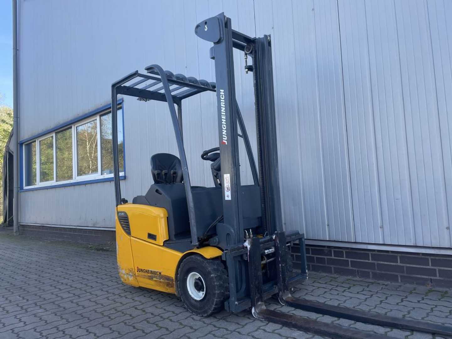 Used Forklift Jungheinrich EFG 110 | Neue Batterie 3 riteņu dakšu iekrāvējs (Image 4) Used Forklift Jungheinrich EFG 110 | Neue Batterie 3 riteņu dakšu iekrāvējs (Image 4)