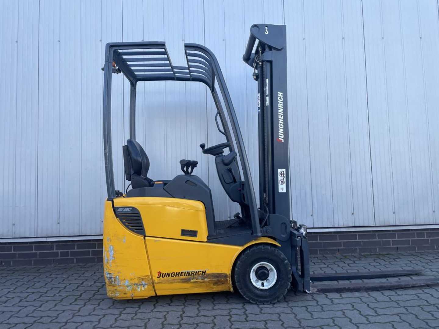 Used Forklift Jungheinrich EFG 110 | Neue Batterie 3 riteņu dakšu iekrāvējs (Image 7) Used Forklift Jungheinrich EFG 110 | Neue Batterie 3 riteņu dakšu iekrāvējs (Image 7)
