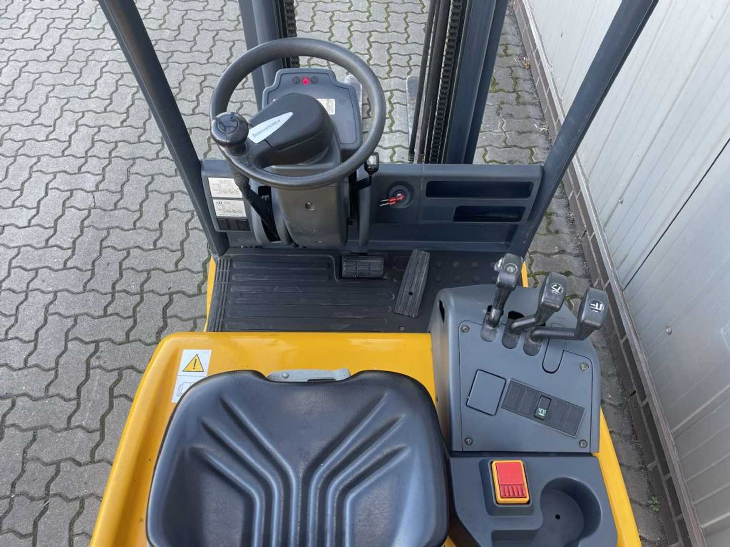 Used Forklift Jungheinrich EFG 110 | Neue Batterie 3 riteņu dakšu iekrāvējs (Image 8) Used Forklift Jungheinrich EFG 110 | Neue Batterie 3 riteņu dakšu iekrāvējs (Image 8)