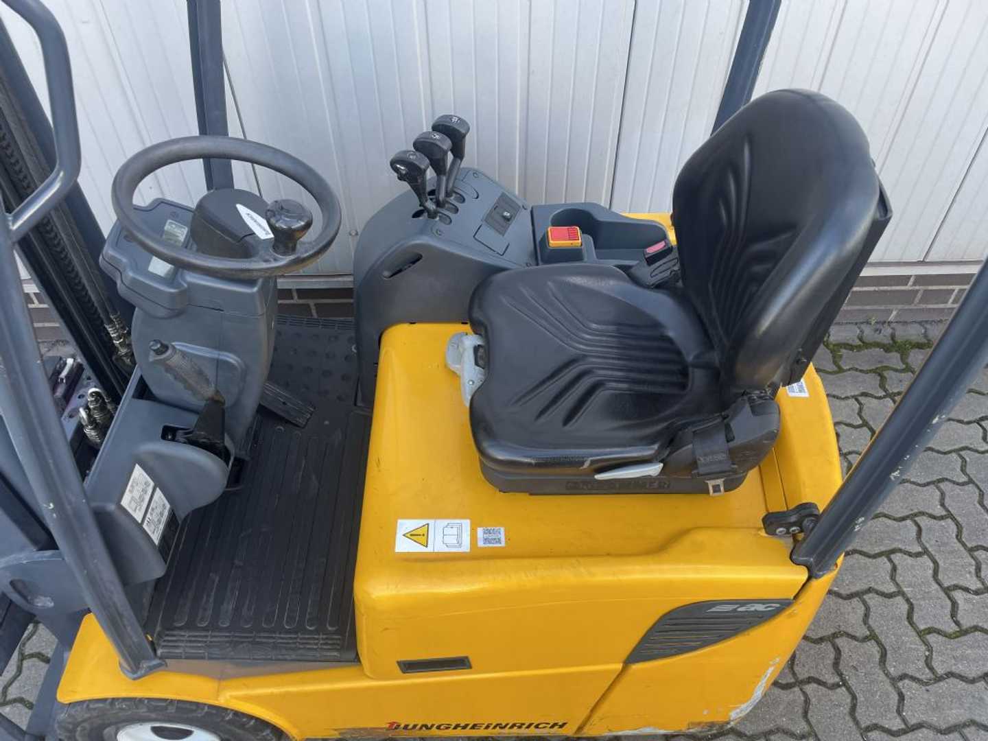 Used Forklift Jungheinrich EFG 110 | Neue Batterie 3 riteņu dakšu iekrāvējs (Image 9) Used Forklift Jungheinrich EFG 110 | Neue Batterie 3 riteņu dakšu iekrāvējs (Image 9)