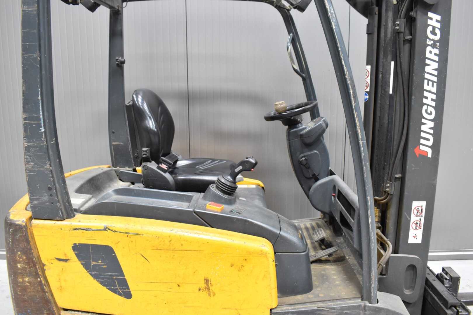 Used Forklift Jungheinrich EFG 216 /58779/ 3 riteņu dakšu iekrāvējs (Image 5) Used Forklift Jungheinrich EFG 216 /58779/ 3 riteņu dakšu iekrāvējs (Image 5)