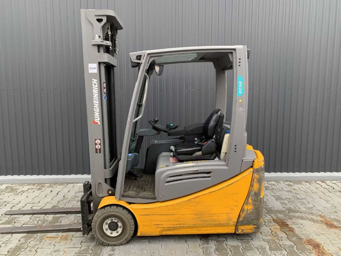 Used Forklift Jungheinrich EFG216 3 riteņu dakšu iekrāvējs (Image 2) Used Forklift Jungheinrich EFG216 3 riteņu dakšu iekrāvējs (Image 2)