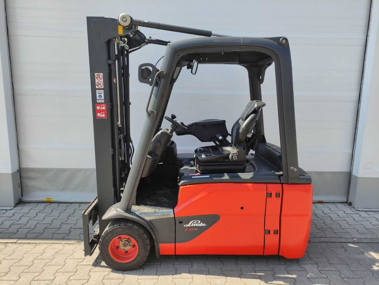 Used Forklift Linde E18L-02-386 3 riteņu dakšu iekrāvējs (Image 1) Used Forklift Linde E18L-02-386 3 riteņu dakšu iekrāvējs (Image 1)