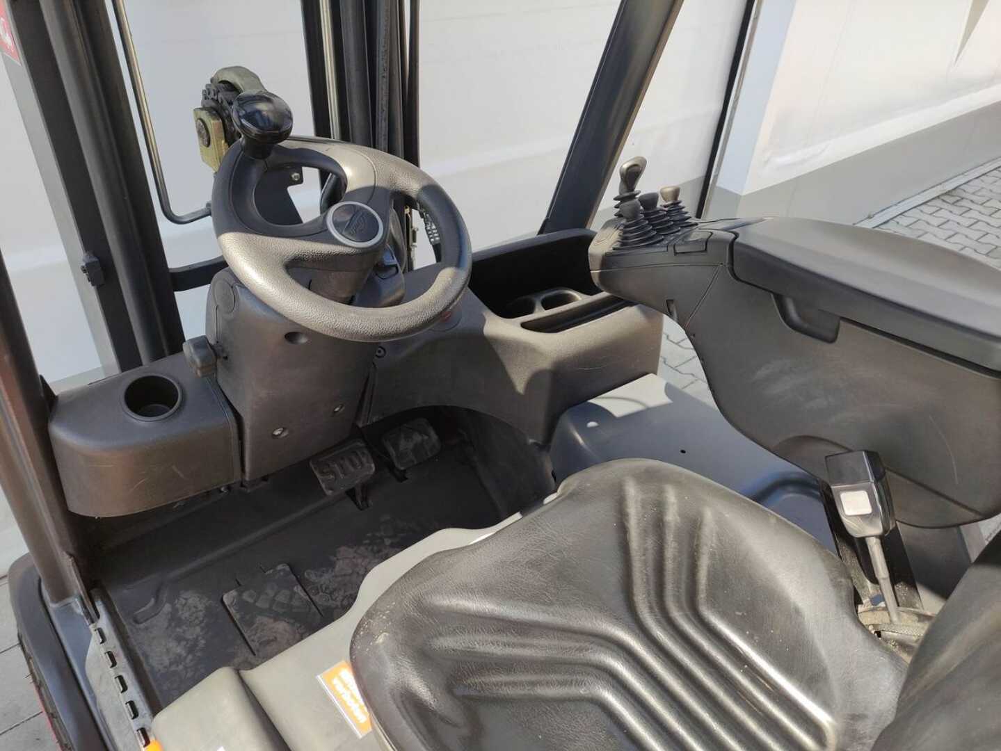 Used Forklift Linde E18L-02-386 3 riteņu dakšu iekrāvējs (Image 5) Used Forklift Linde E18L-02-386 3 riteņu dakšu iekrāvējs (Image 5)