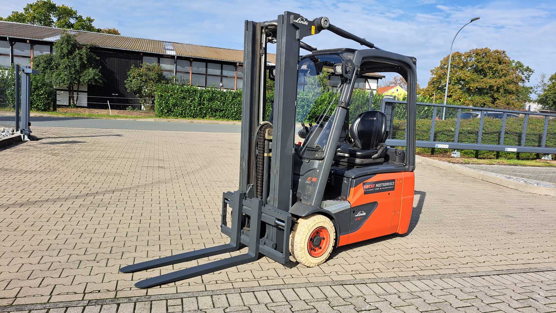 Used Forklift Linde E16- Batterie 2020! 3 riteņu dakšu iekrāvējs (Image 1) Used Forklift Linde E16- Batterie 2020! 3 riteņu dakšu iekrāvējs (Image 1)