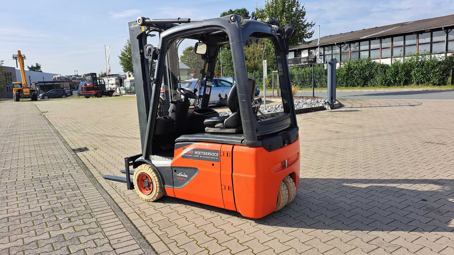 Used Forklift Linde E16- Batterie 2020! 3 riteņu dakšu iekrāvējs (Image 3) Used Forklift Linde E16- Batterie 2020! 3 riteņu dakšu iekrāvējs (Image 3)