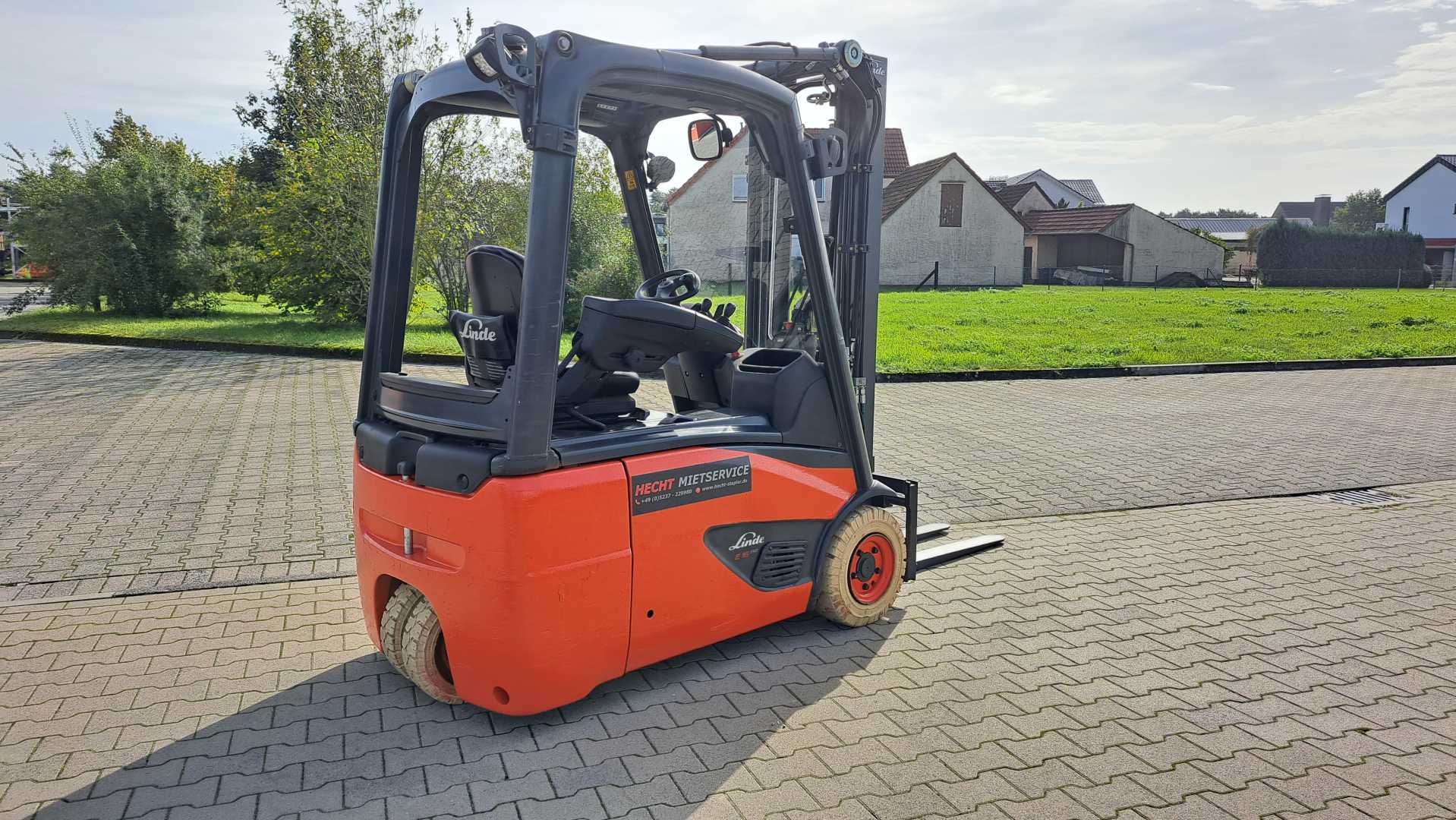 Used Forklift Linde E16- Batterie 2020! 3 riteņu dakšu iekrāvējs (Image 5) Used Forklift Linde E16- Batterie 2020! 3 riteņu dakšu iekrāvējs (Image 5)