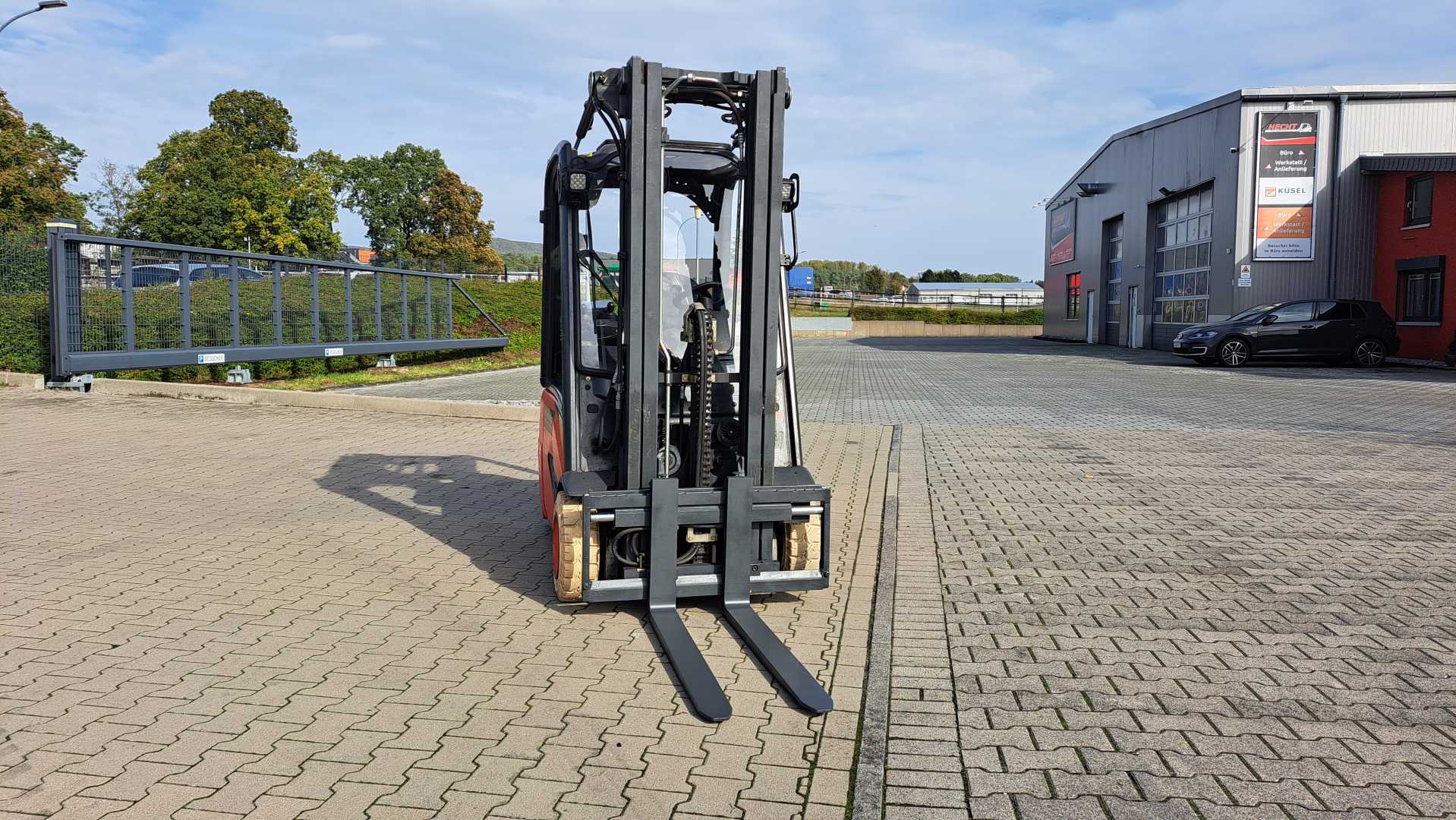 Used Forklift Linde E16- Batterie 2020! 3 riteņu dakšu iekrāvējs (Image 8) Used Forklift Linde E16- Batterie 2020! 3 riteņu dakšu iekrāvējs (Image 8)