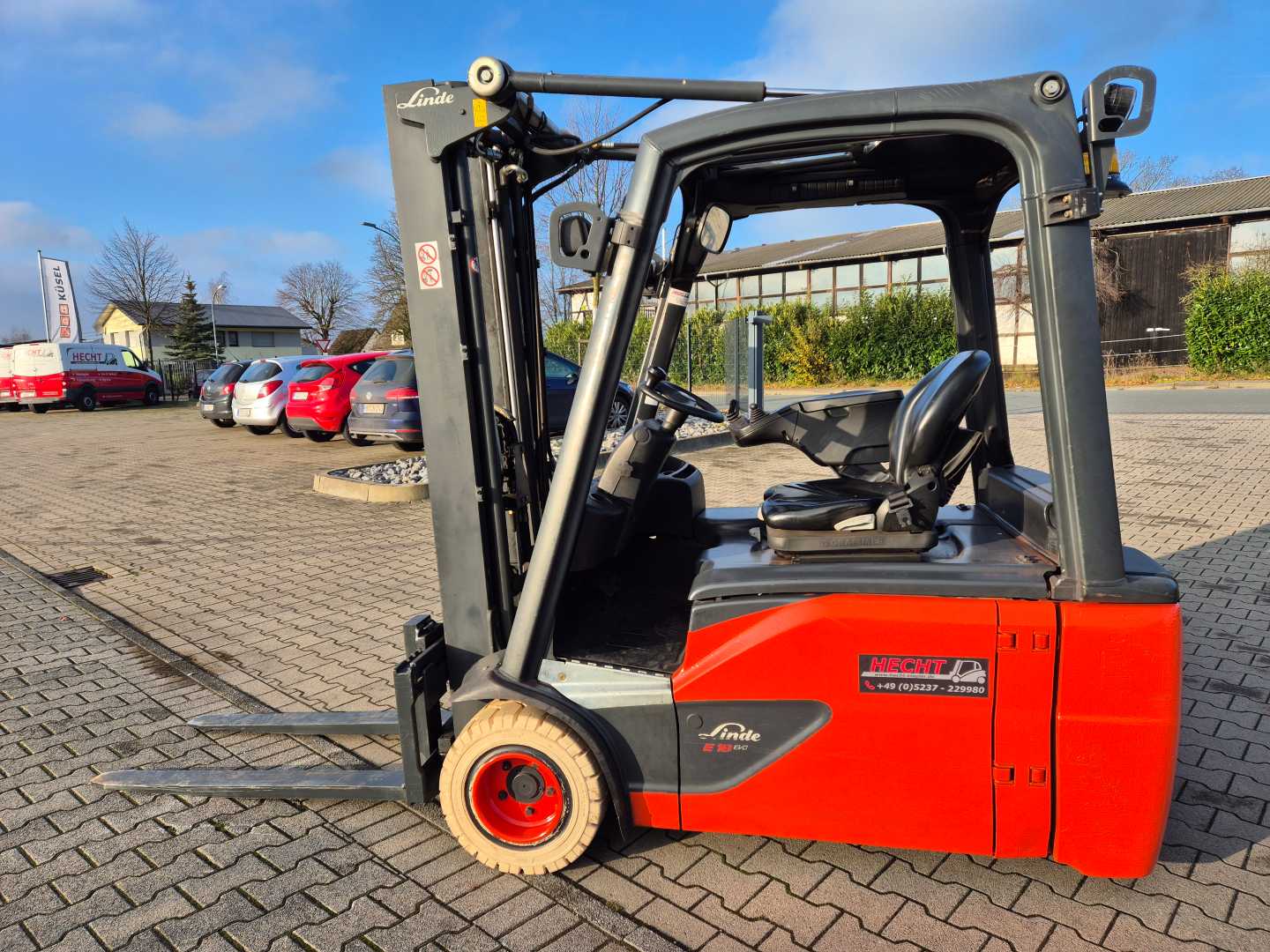 Used Forklift Linde E18L-02 3 riteņu dakšu iekrāvējs (Image 3) Used Forklift Linde E18L-02 3 riteņu dakšu iekrāvējs (Image 3)