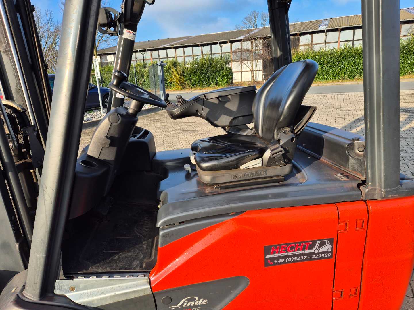 Used Forklift Linde E18L-02 3 riteņu dakšu iekrāvējs (Image 11) Used Forklift Linde E18L-02 3 riteņu dakšu iekrāvējs (Image 11)