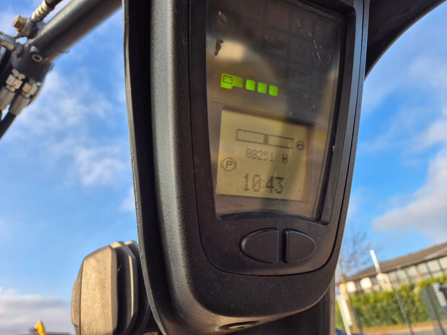 Used Forklift Linde E18L-02 3 riteņu dakšu iekrāvējs (Image 13) Used Forklift Linde E18L-02 3 riteņu dakšu iekrāvējs (Image 13)
