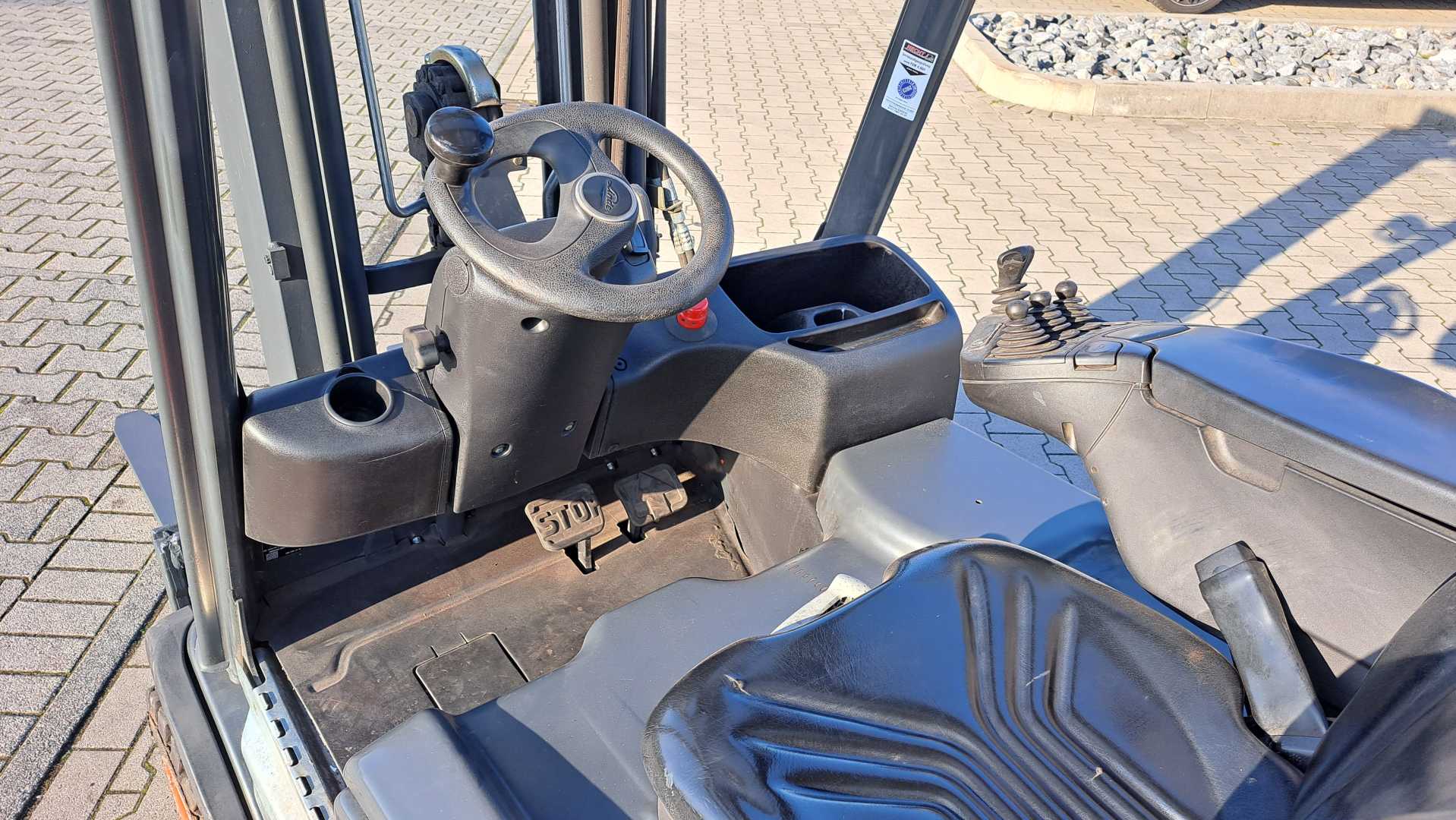 Used Forklift Linde E18L-02 3 riteņu dakšu iekrāvējs (Image 14) Used Forklift Linde E18L-02 3 riteņu dakšu iekrāvējs (Image 14)