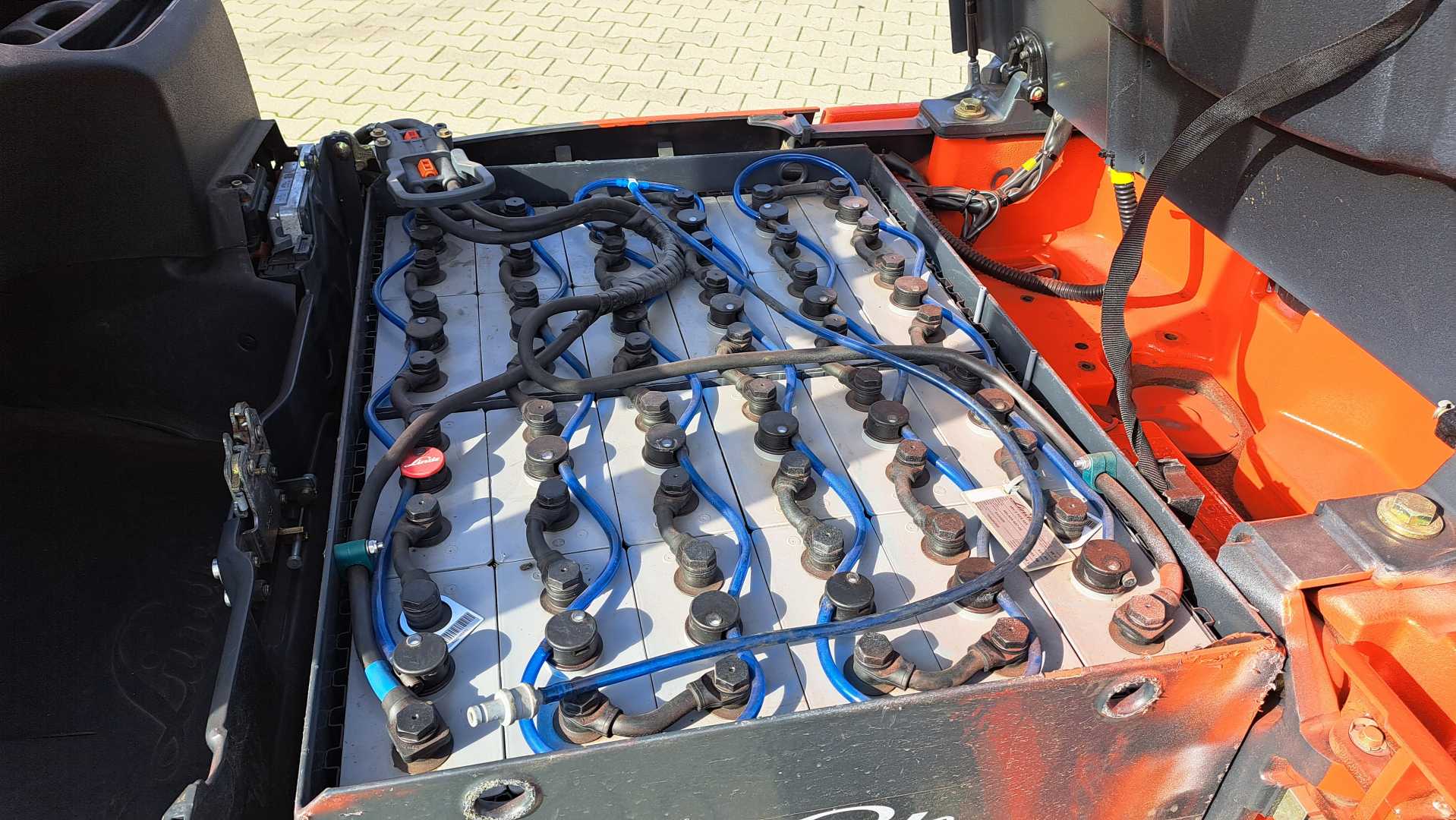 Used Forklift Linde E16- Batterie 2020! 3 riteņu dakšu iekrāvējs (Image 15) Used Forklift Linde E16- Batterie 2020! 3 riteņu dakšu iekrāvējs (Image 15)