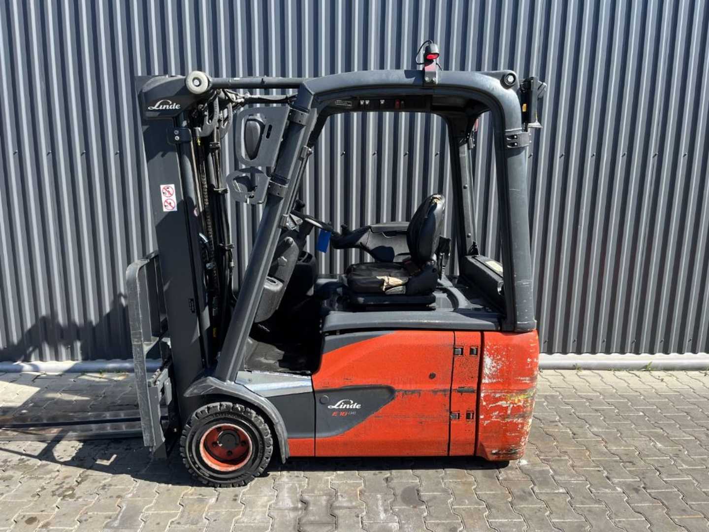 Used Forklift Linde E18-02 3 riteņu dakšu iekrāvējs (Image 2) Used Forklift Linde E18-02 3 riteņu dakšu iekrāvējs (Image 2)