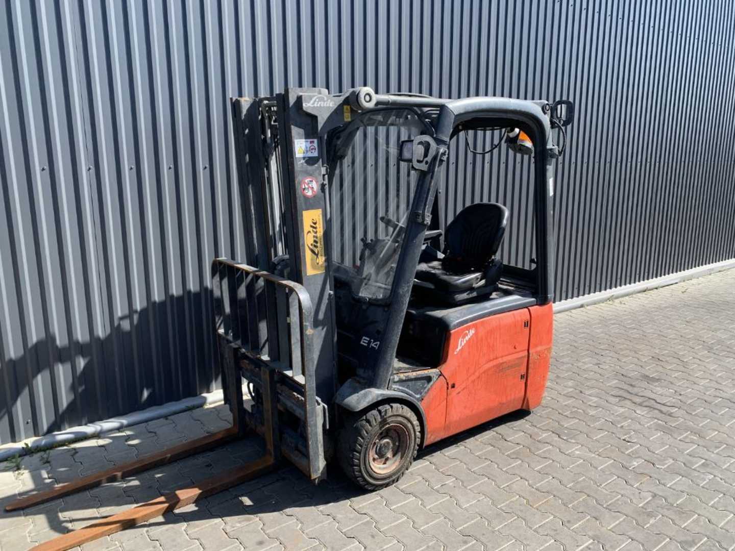 Used Forklift Linde E14-01 3 riteņu dakšu iekrāvējs (Image 1) Used Forklift Linde E14-01 3 riteņu dakšu iekrāvējs (Image 1)