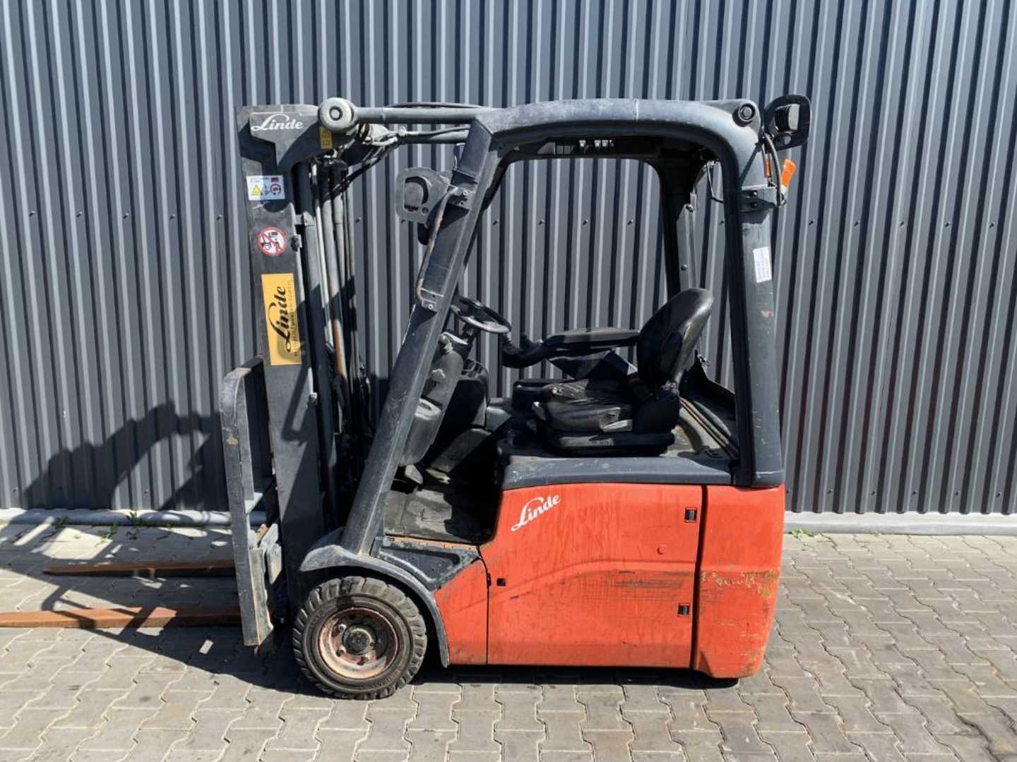 Used Forklift Linde E14-01 3 riteņu dakšu iekrāvējs (Image 2) Used Forklift Linde E14-01 3 riteņu dakšu iekrāvējs (Image 2)