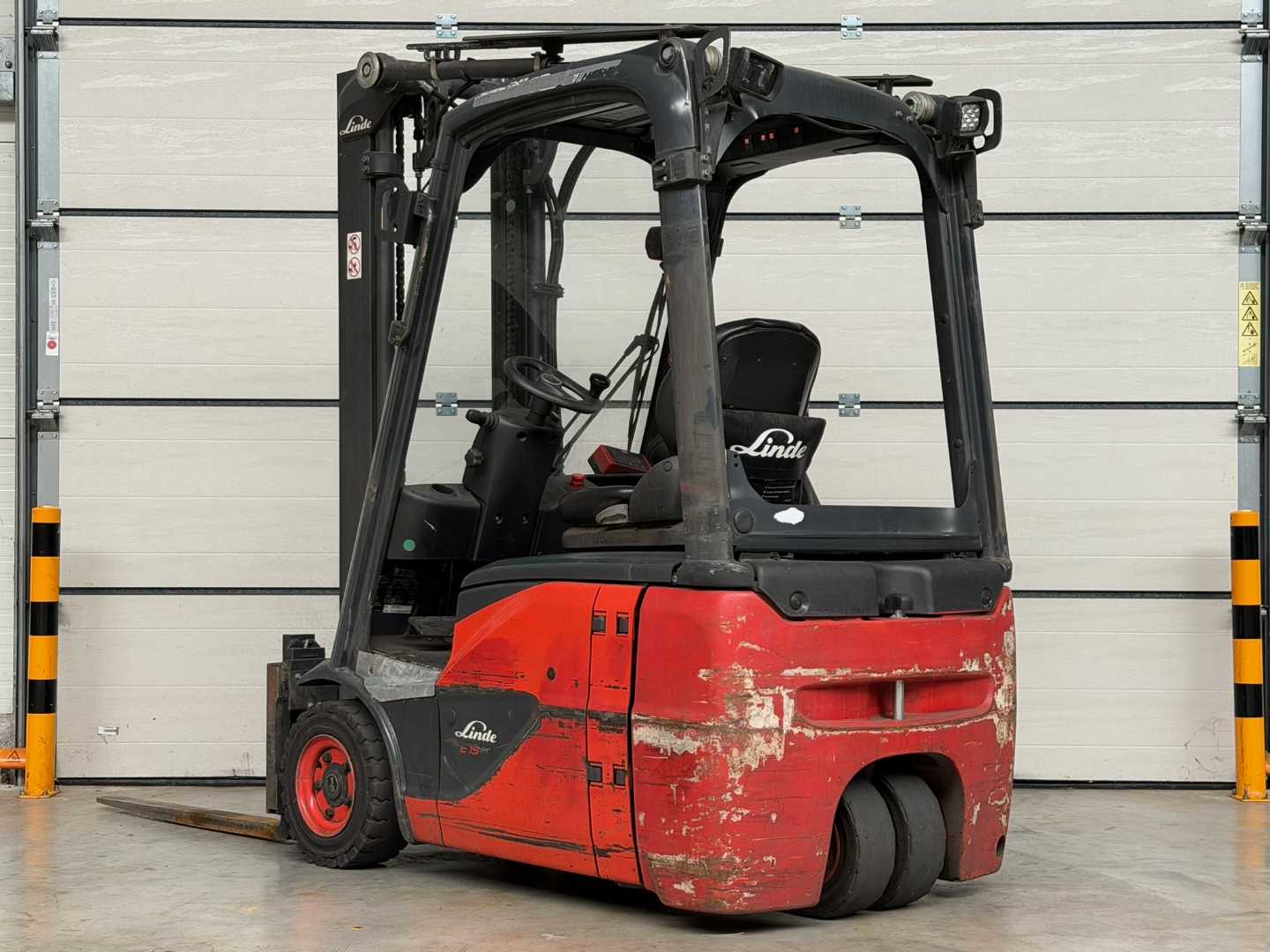 Used Forklift Linde E15 -02 3 riteņu dakšu iekrāvējs (Image 2) Used Forklift Linde E15 -02 3 riteņu dakšu iekrāvējs (Image 2)