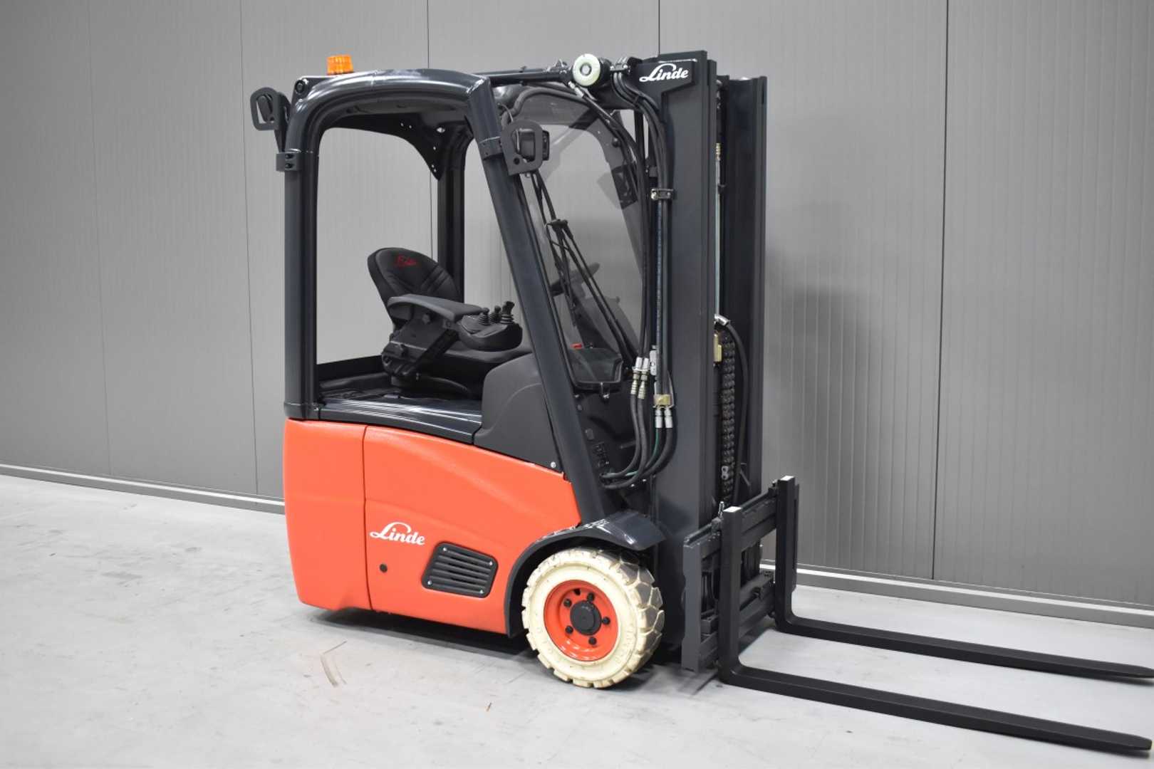 Used Forklift Linde E 12 - 01 /53328/ 3 riteņu dakšu iekrāvējs (Image 1) Used Forklift Linde E 12 - 01 /53328/ 3 riteņu dakšu iekrāvējs (Image 1)