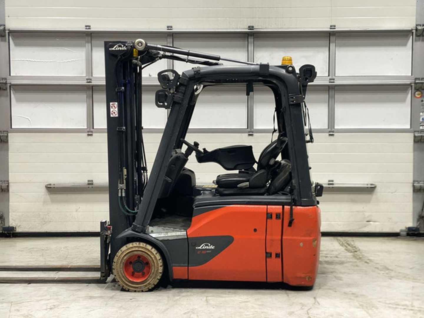 Used Forklift Linde E18-02 3 riteņu dakšu iekrāvējs (Image 2)