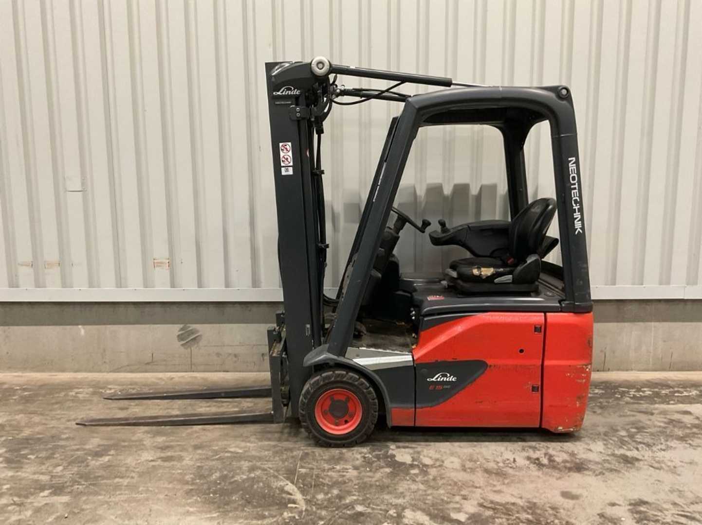 Used Forklift Linde E15-02 BR386 3 riteņu dakšu iekrāvējs (Image 1) Used Forklift Linde E15-02 BR386 3 riteņu dakšu iekrāvējs (Image 1)