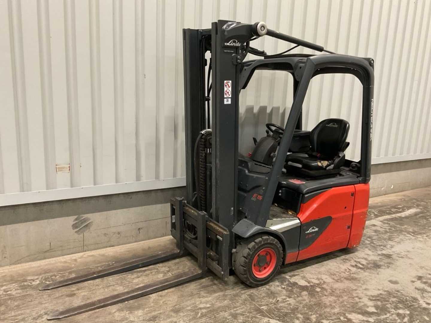 Used Forklift Linde E15-02 BR386 3 riteņu dakšu iekrāvējs (Image 2) Used Forklift Linde E15-02 BR386 3 riteņu dakšu iekrāvējs (Image 2)