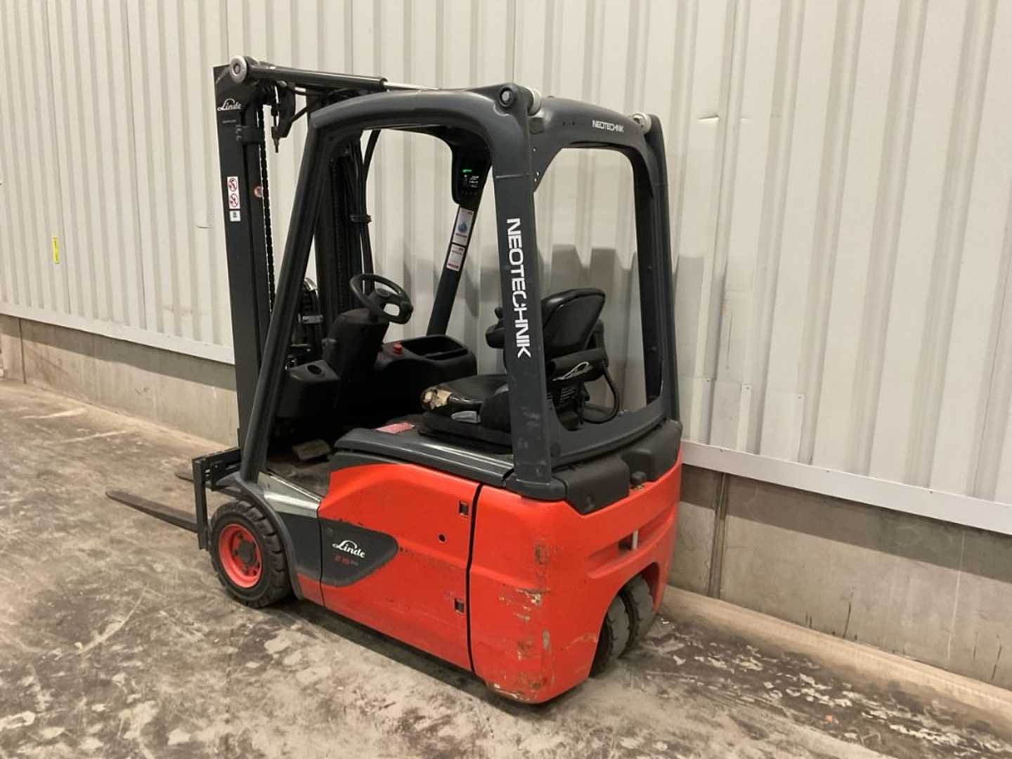 Used Forklift Linde E15-02 BR386 3 riteņu dakšu iekrāvējs (Image 3) Used Forklift Linde E15-02 BR386 3 riteņu dakšu iekrāvējs (Image 3)
