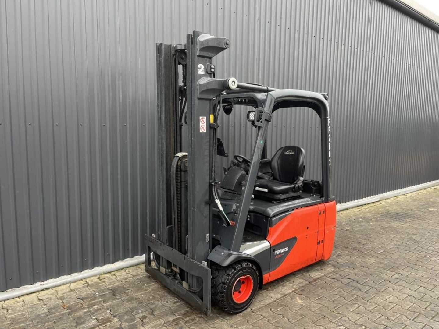 Used Forklift Linde E20L-02 3 riteņu dakšu iekrāvējs (Image 1)