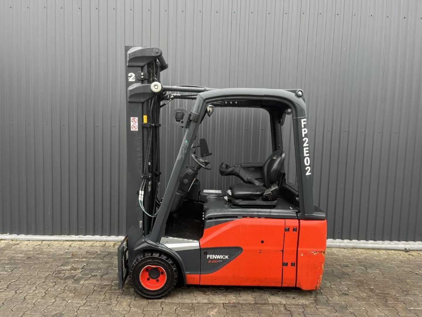 Used Forklift Linde E20L-02 3 riteņu dakšu iekrāvējs (Image 2)