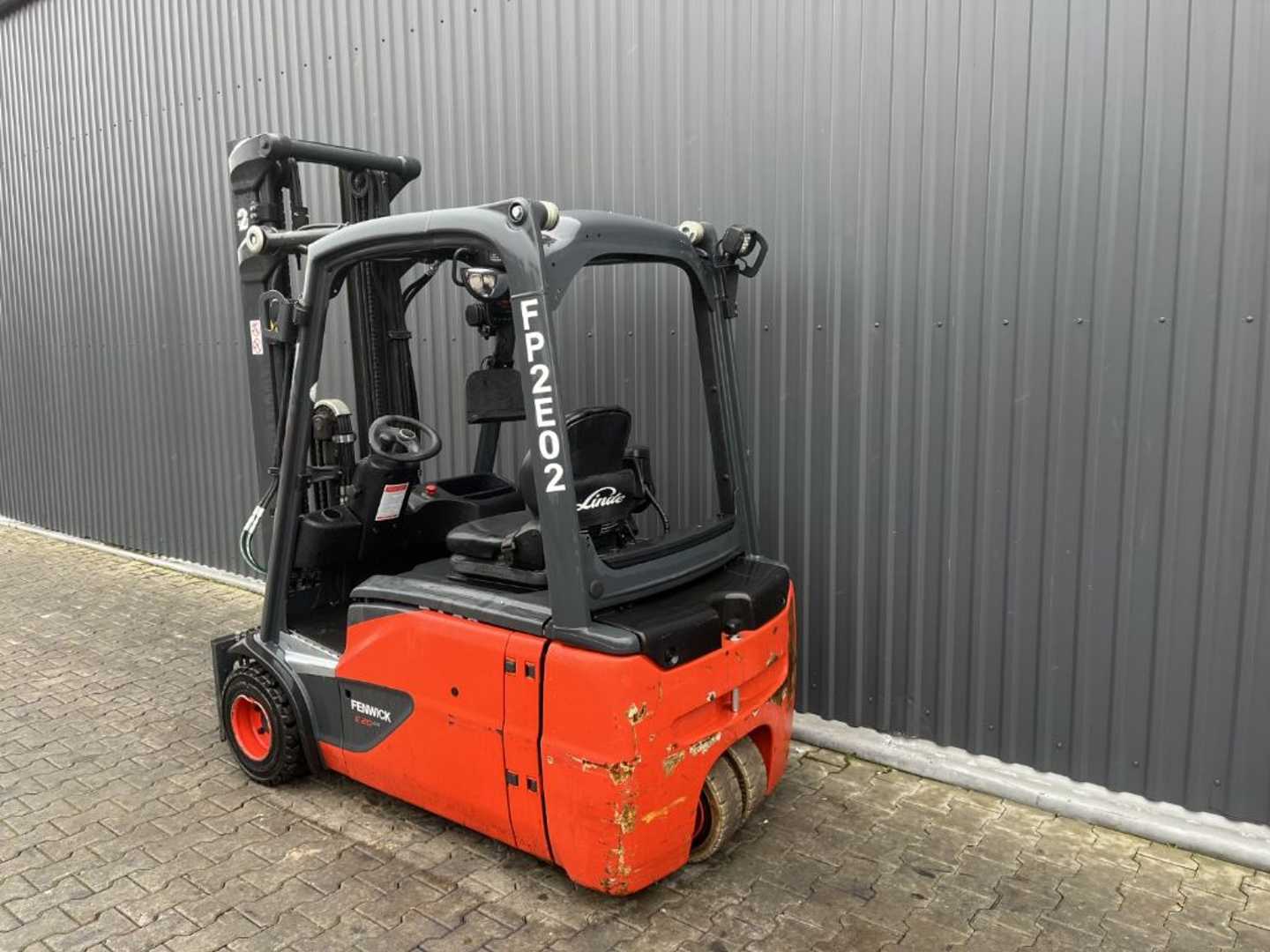 Used Forklift Linde E20L-02 3 riteņu dakšu iekrāvējs (Image 3)