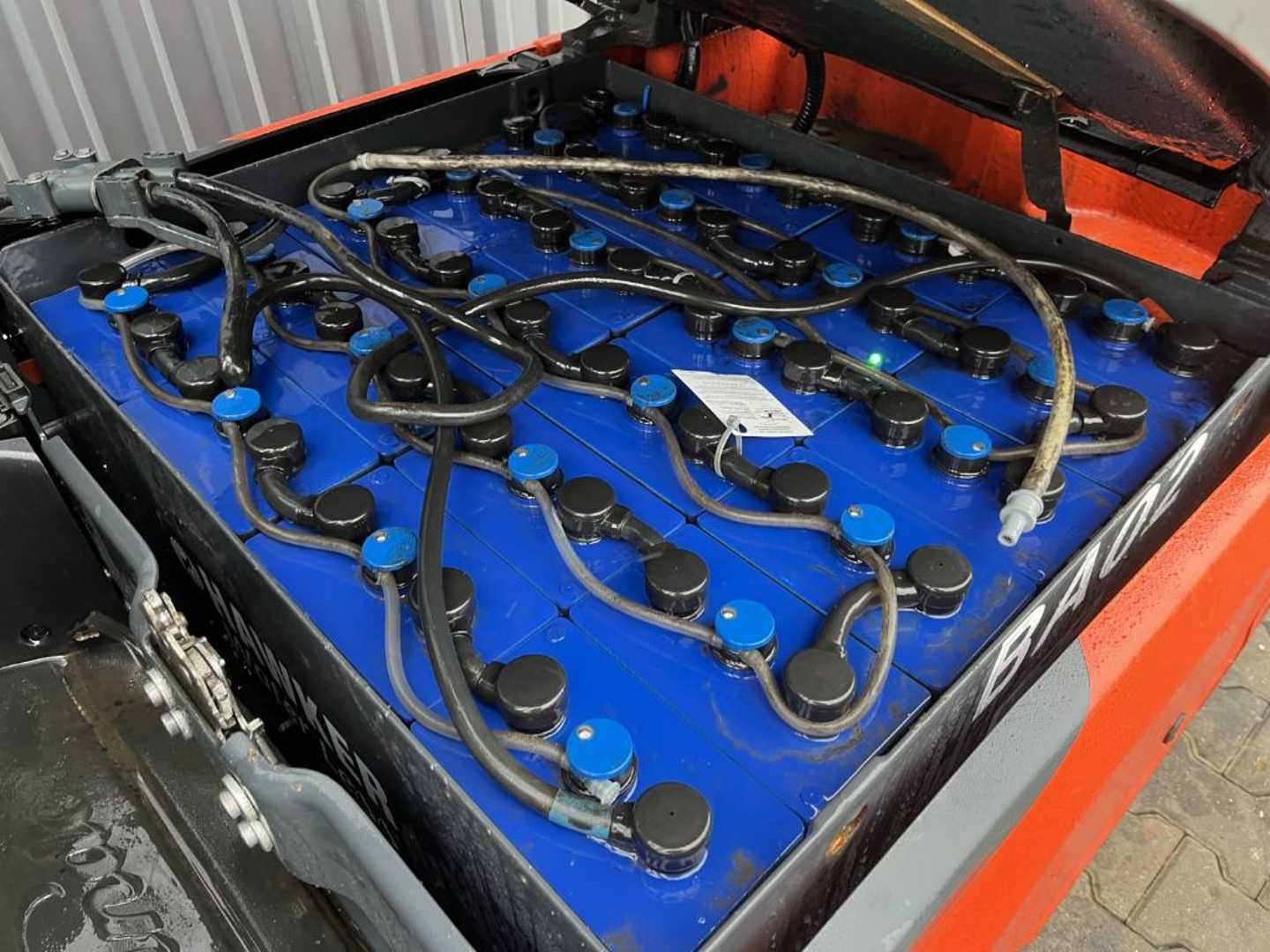 Used Forklift Linde E20L-02 3 riteņu dakšu iekrāvējs (Image 7) Used Forklift Linde E20L-02 3 riteņu dakšu iekrāvējs (Image 7)