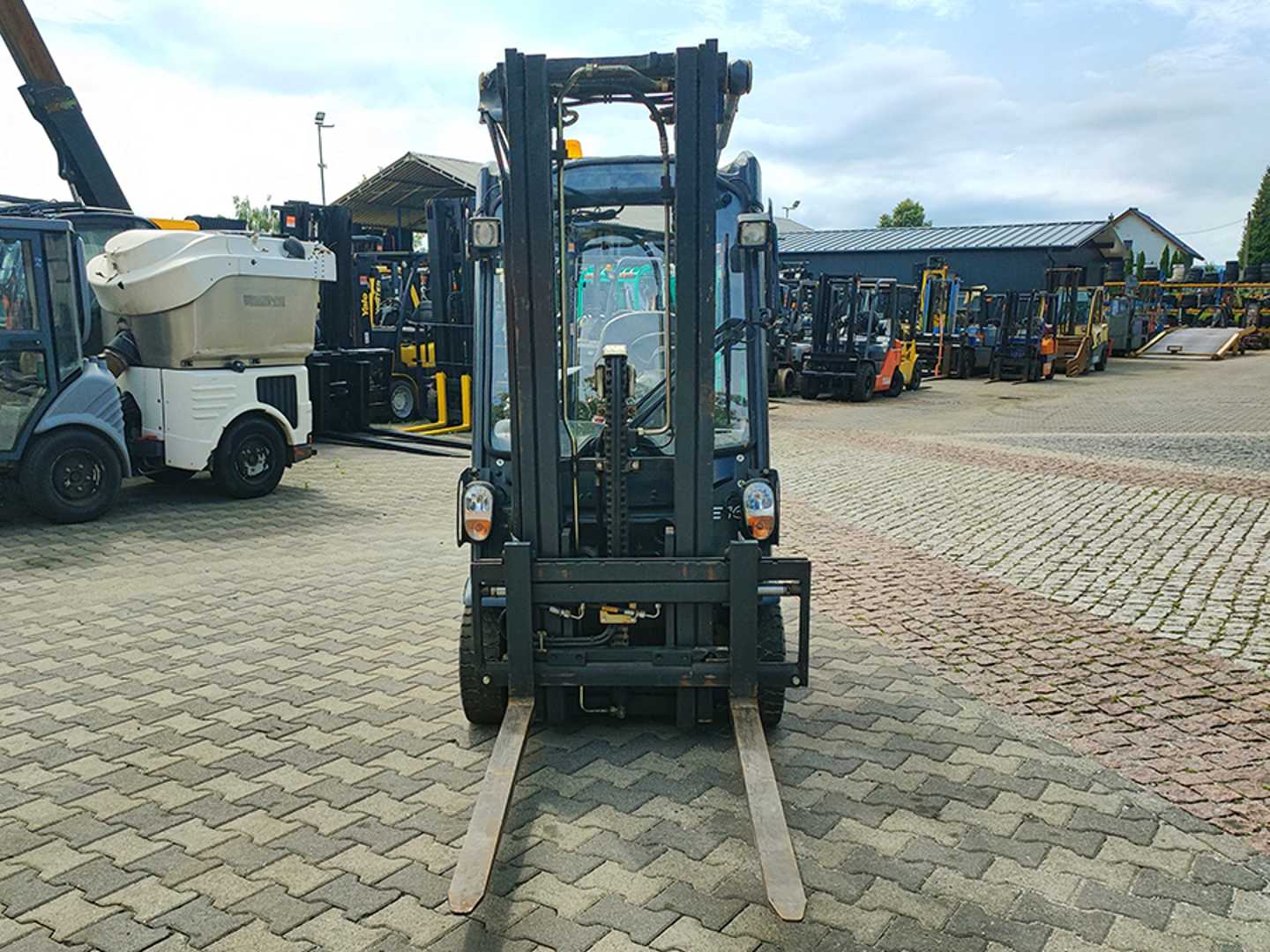 Used Forklift Linde E16C-01 3 riteņu dakšu iekrāvējs (Image 5) Used Forklift Linde E16C-01 3 riteņu dakšu iekrāvējs (Image 5)