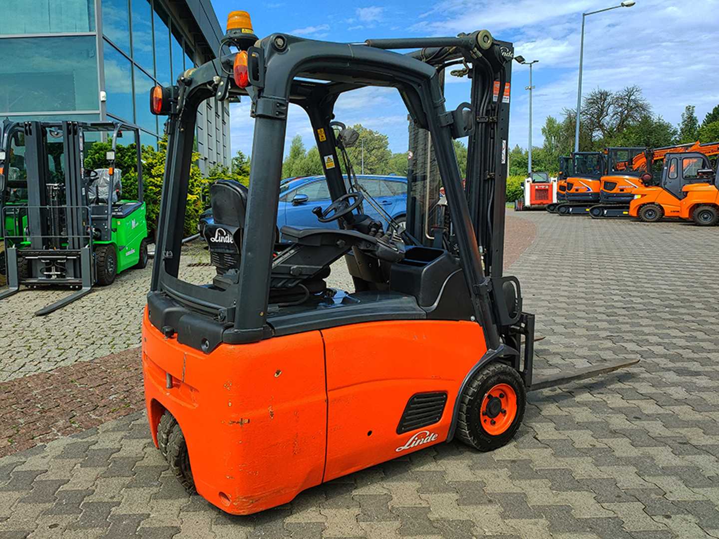 Used Forklift Linde E16C-01 3 riteņu dakšu iekrāvējs (Image 7) Used Forklift Linde E16C-01 3 riteņu dakšu iekrāvējs (Image 7)