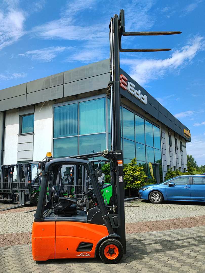 Used Forklift Linde E16C-01 3 riteņu dakšu iekrāvējs (Image 8) Used Forklift Linde E16C-01 3 riteņu dakšu iekrāvējs (Image 8)