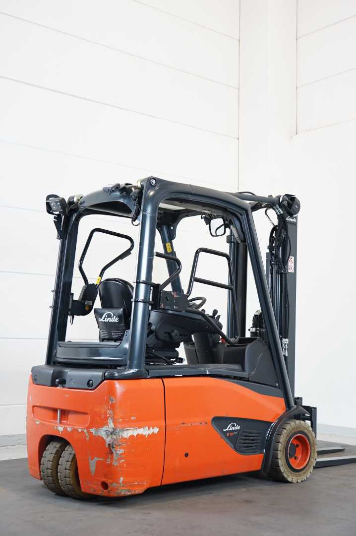 Used Forklift Linde E 18 L EVO 386-02 3 riteņu dakšu iekrāvējs (Image 2) Used Forklift Linde E 18 L EVO 386-02 3 riteņu dakšu iekrāvējs (Image 2)