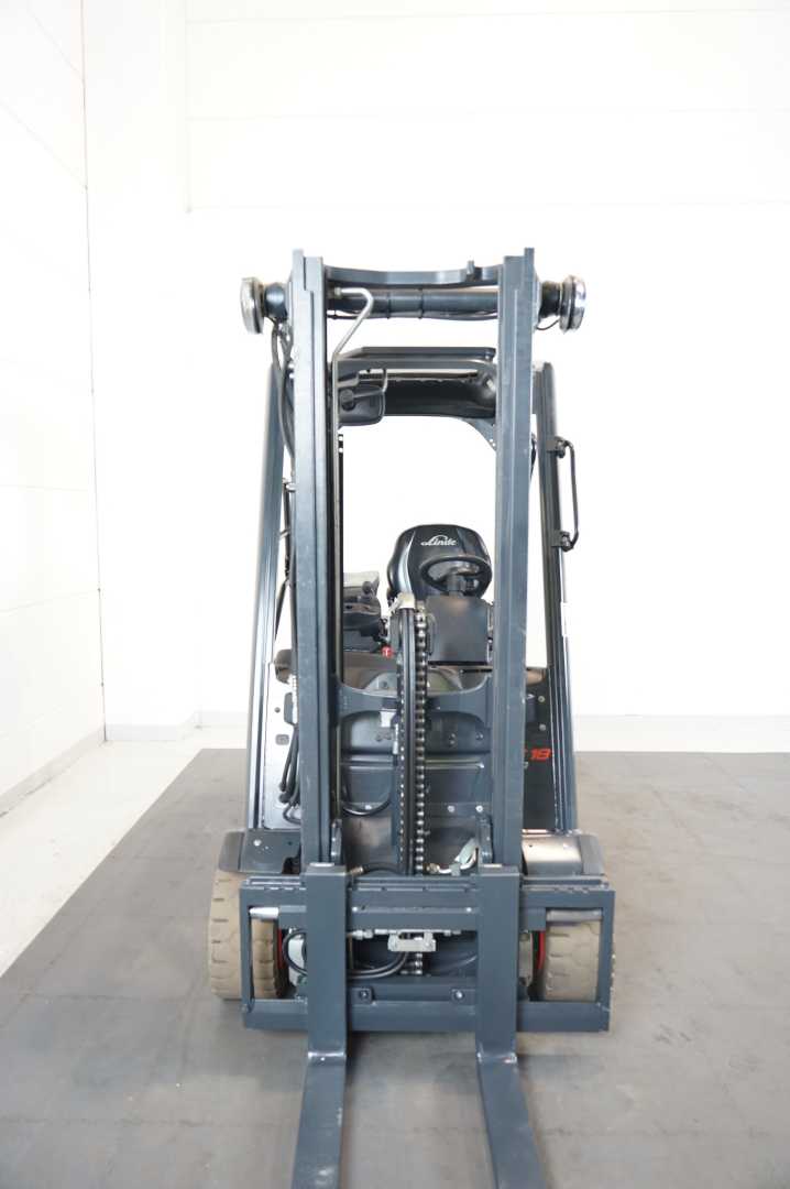 Used Forklift Linde E 18 L EVO 386-02 3 riteņu dakšu iekrāvējs (Image 3) Used Forklift Linde E 18 L EVO 386-02 3 riteņu dakšu iekrāvējs (Image 3)