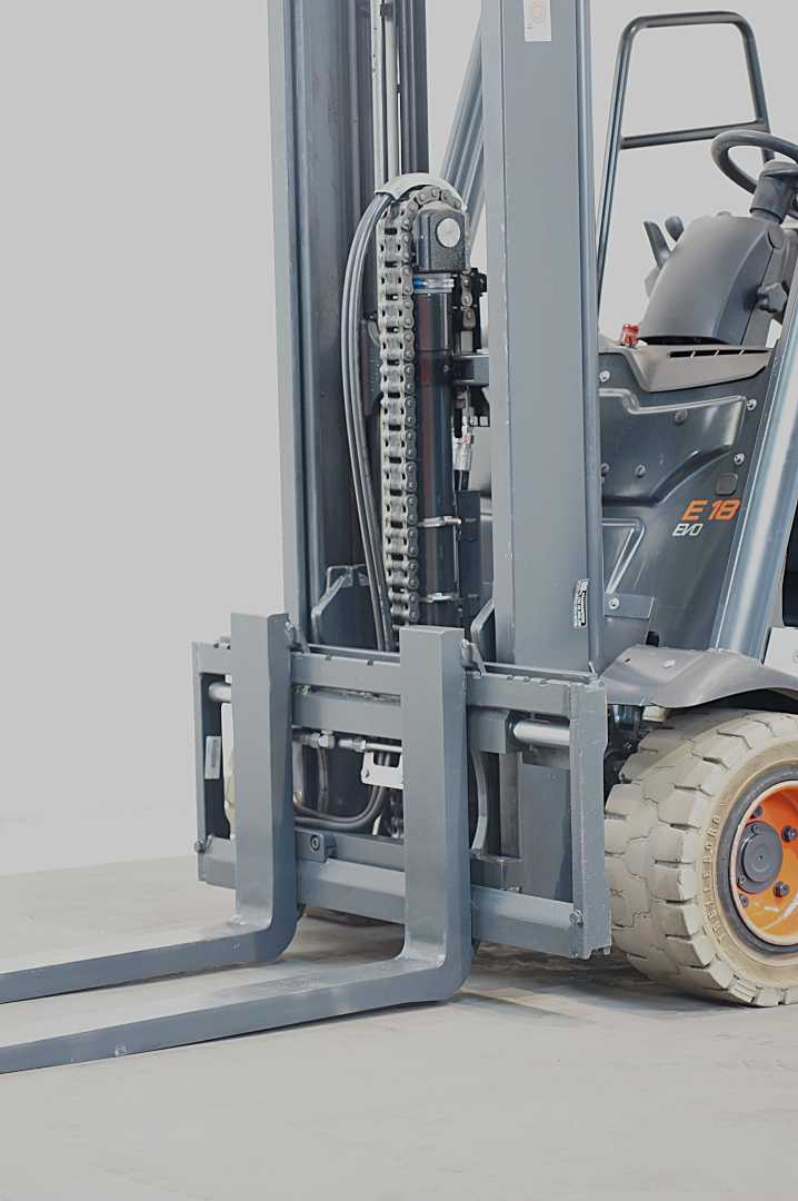 Used Forklift Linde E 18 L EVO 386-02 3 riteņu dakšu iekrāvējs (Image 4) Used Forklift Linde E 18 L EVO 386-02 3 riteņu dakšu iekrāvējs (Image 4)