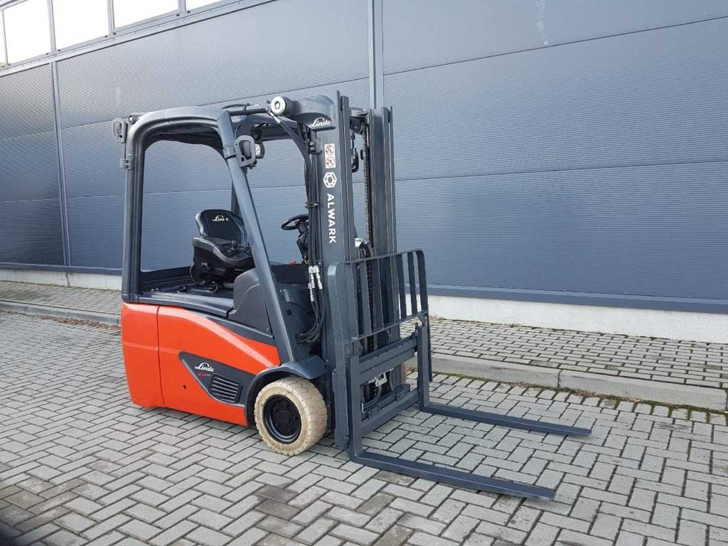 Used Forklift Linde E14 3 riteņu dakšu iekrāvējs (Image 1)