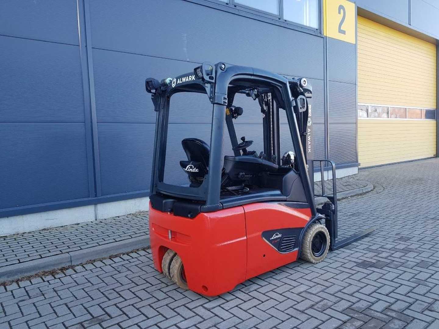 Used Forklift Linde E14 3 riteņu dakšu iekrāvējs (Image 2)