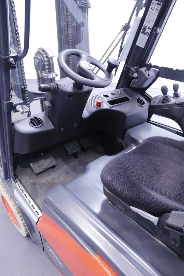 Used Forklift Linde E14-386-02 3 riteņu dakšu iekrāvējs (Image 3)
