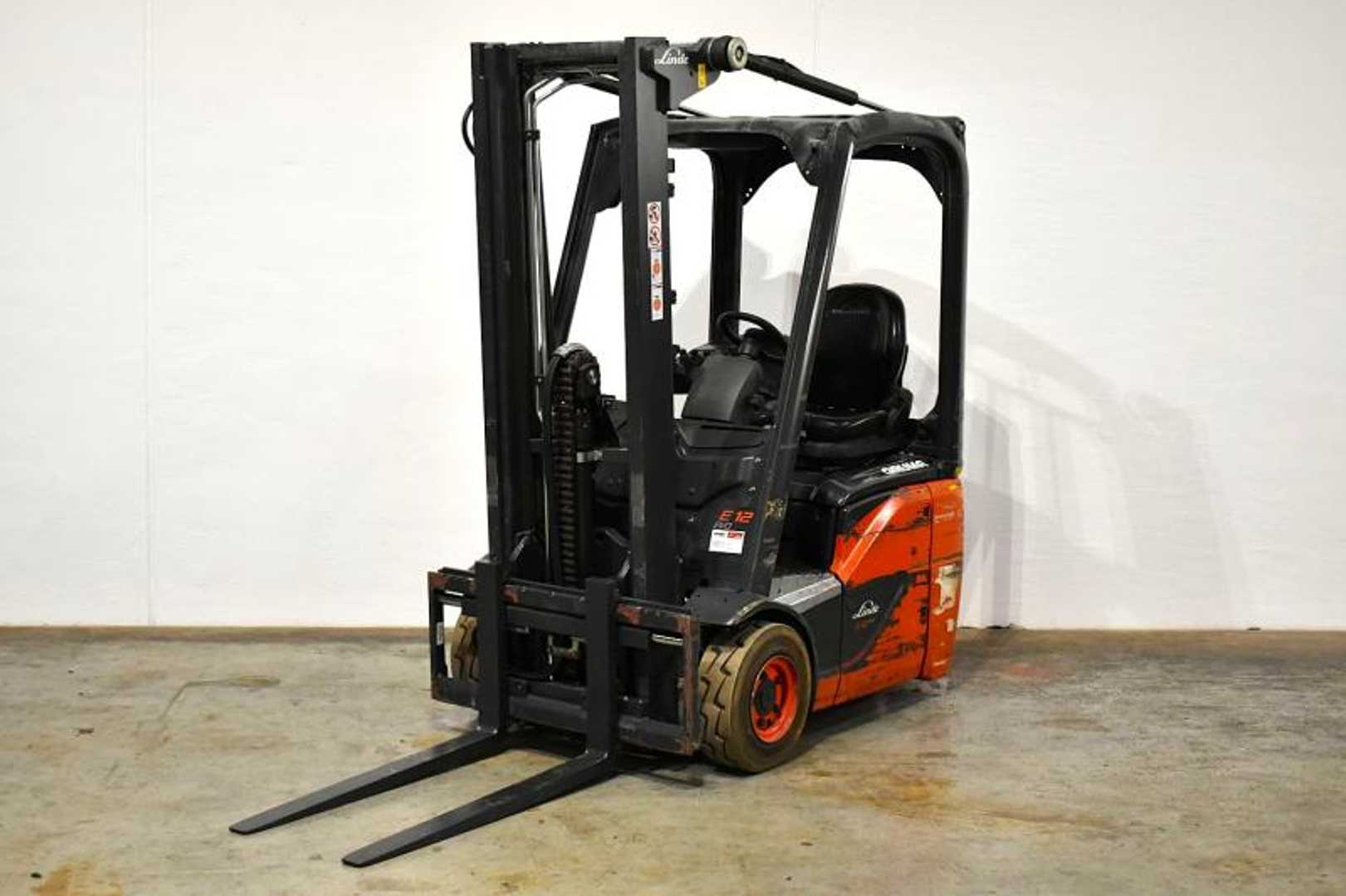 Used Forklift Linde E 12 386-02 EVO 3 riteņu dakšu iekrāvējs (Image 1) Used Forklift Linde E 12 386-02 EVO 3 riteņu dakšu iekrāvējs (Image 1)