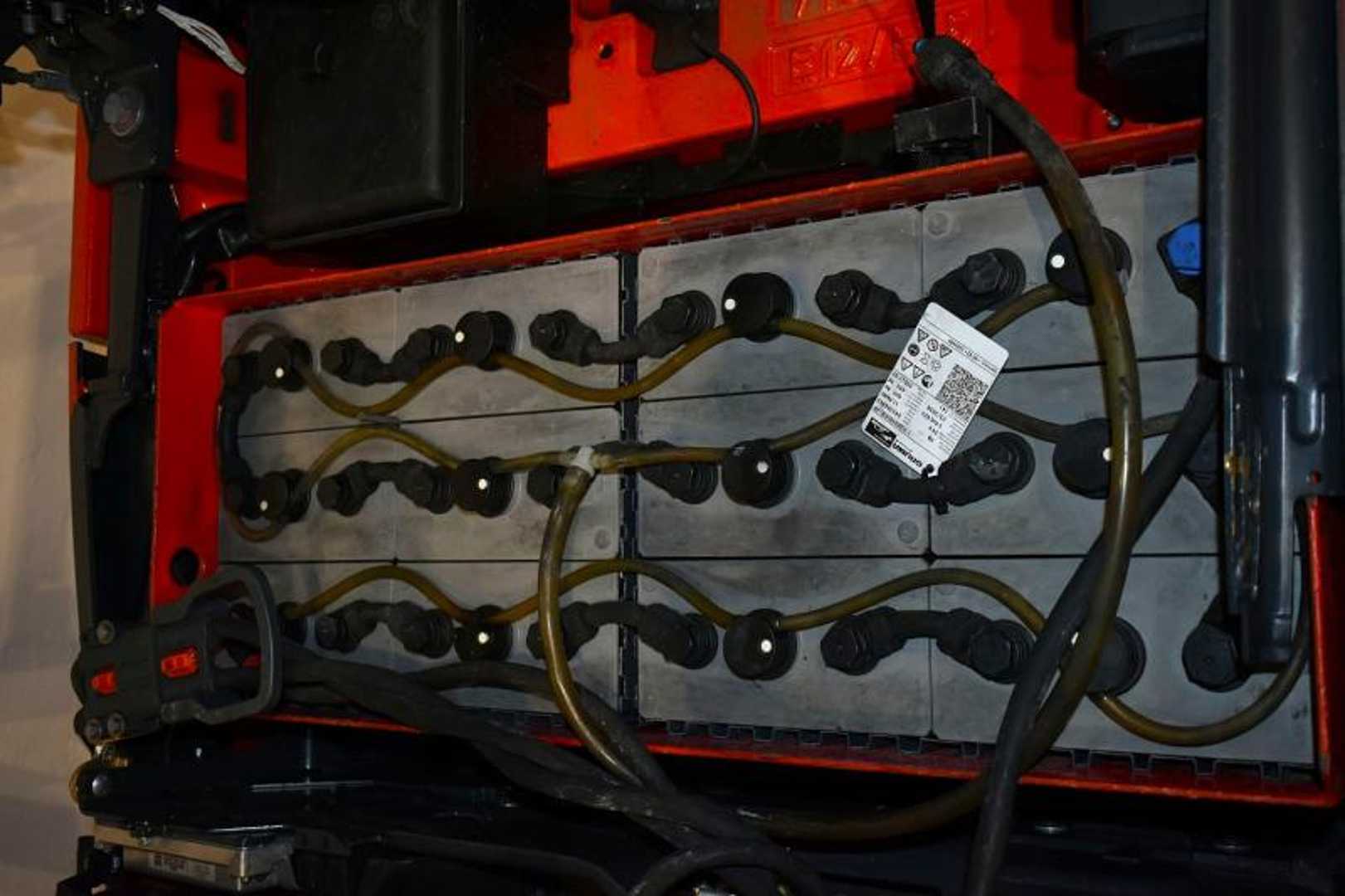 Used Forklift Linde E 12 386-02 EVO 3 riteņu dakšu iekrāvējs (Image 5) Used Forklift Linde E 12 386-02 EVO 3 riteņu dakšu iekrāvējs (Image 5)