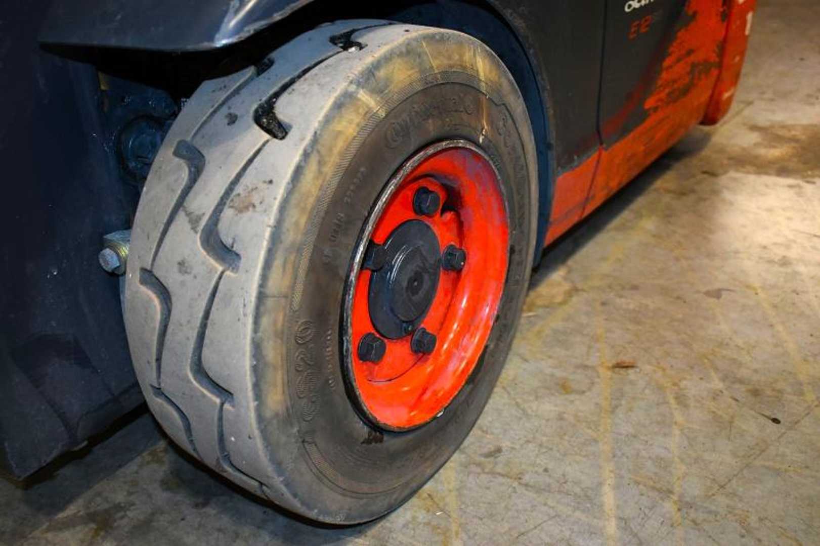 Used Forklift Linde E 12 386-02 EVO 3 riteņu dakšu iekrāvējs (Image 8) Used Forklift Linde E 12 386-02 EVO 3 riteņu dakšu iekrāvējs (Image 8)