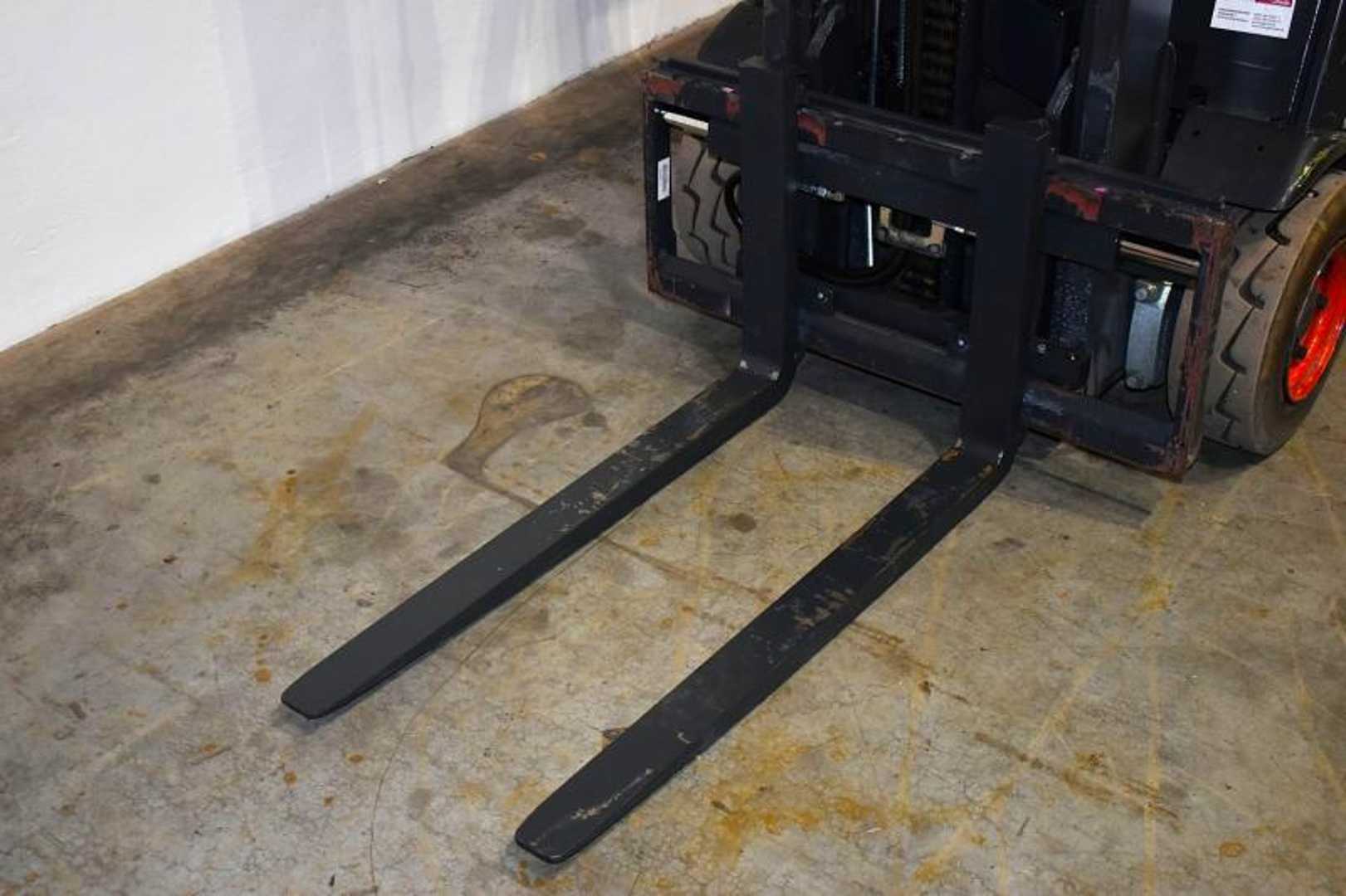 Used Forklift Linde E 12 386-02 EVO 3 riteņu dakšu iekrāvējs (Image 9) Used Forklift Linde E 12 386-02 EVO 3 riteņu dakšu iekrāvējs (Image 9)