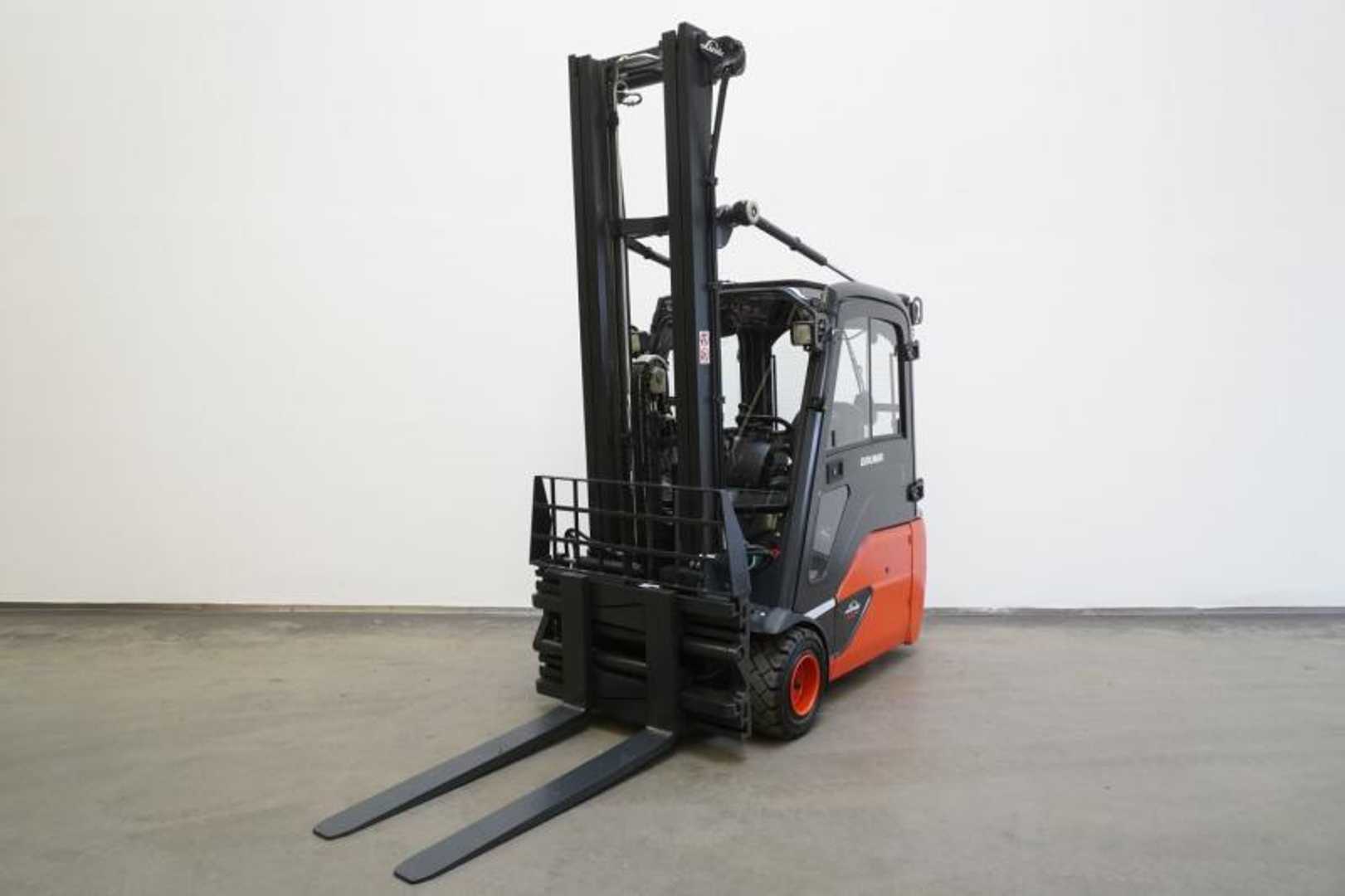 Used Forklift Linde E 20 L EVO 386-02 3 riteņu dakšu iekrāvējs (Image 1) Used Forklift Linde E 20 L EVO 386-02 3 riteņu dakšu iekrāvējs (Image 1)