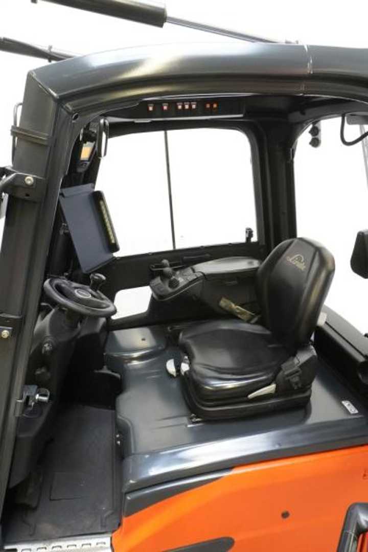 Used Forklift Linde E 20 L EVO 386-02 3 riteņu dakšu iekrāvējs (Image 3) Used Forklift Linde E 20 L EVO 386-02 3 riteņu dakšu iekrāvējs (Image 3)