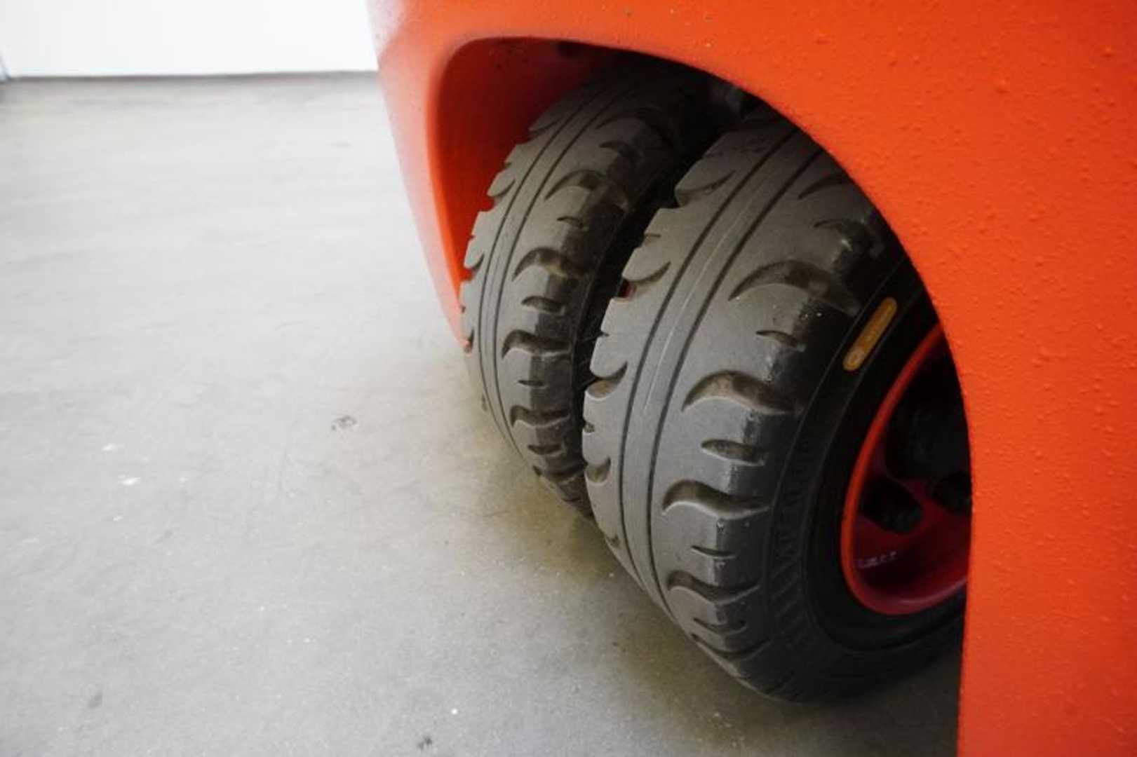 Used Forklift Linde E 20 L EVO 386-02 3 riteņu dakšu iekrāvējs (Image 7) Used Forklift Linde E 20 L EVO 386-02 3 riteņu dakšu iekrāvējs (Image 7)