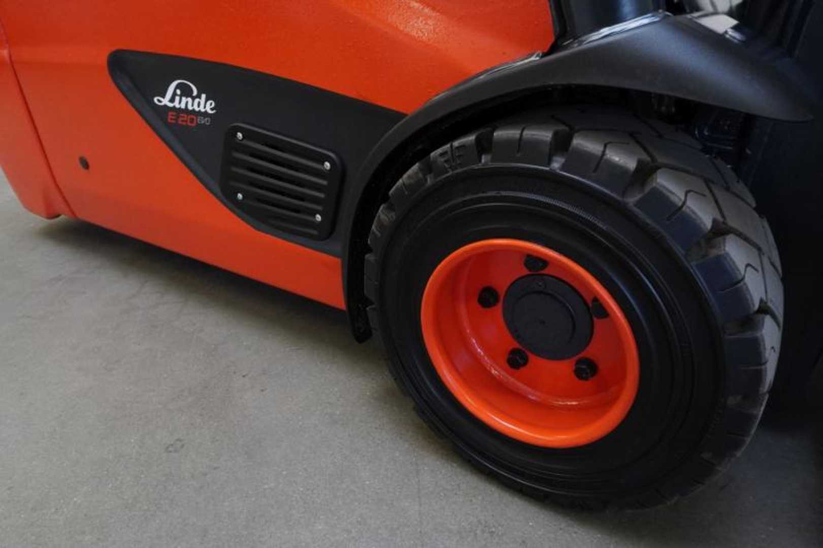 Used Forklift Linde E 20 L EVO 386-02 3 riteņu dakšu iekrāvējs (Image 8) Used Forklift Linde E 20 L EVO 386-02 3 riteņu dakšu iekrāvējs (Image 8)