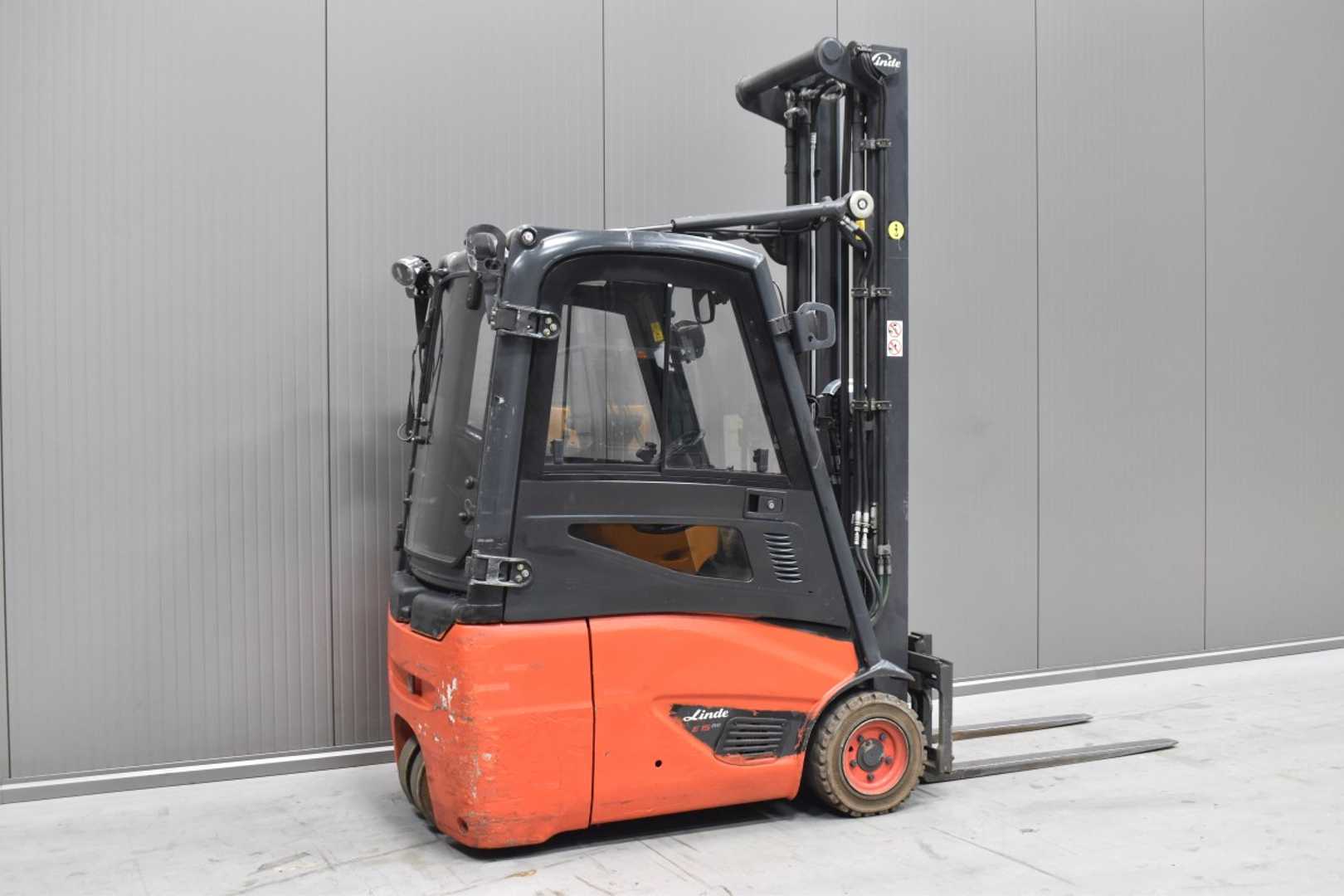 Used Forklift Linde E 15 - 02 /56525/ 3 riteņu dakšu iekrāvējs (Image 4) Used Forklift Linde E 15 - 02 /56525/ 3 riteņu dakšu iekrāvējs (Image 4)