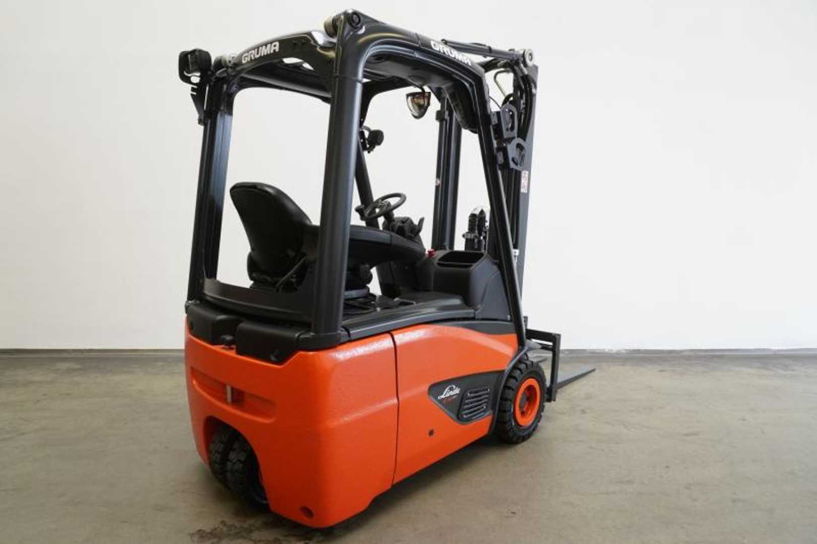 Used Forklift Linde E 14 EVO 386-02 3 riteņu dakšu iekrāvējs (Image 2) Used Forklift Linde E 14 EVO 386-02 3 riteņu dakšu iekrāvējs (Image 2)